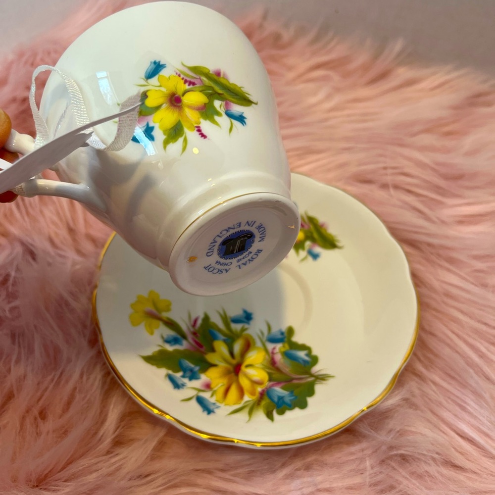 Vintage tea cups set Royal ascot